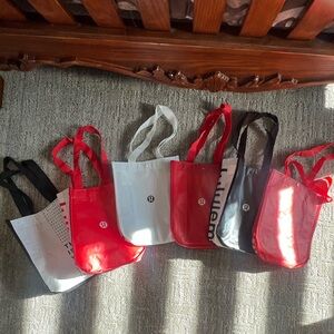 Lululemon totes